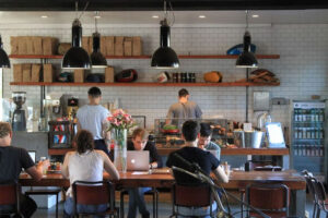 Benefits of Restaurants Offering Free Wi-Fi